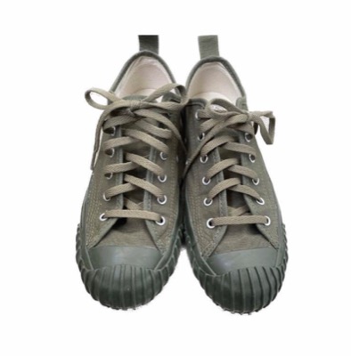 CONVERSEカーキのスニーカー
