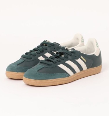 ADIDASグリーンのスニーカー