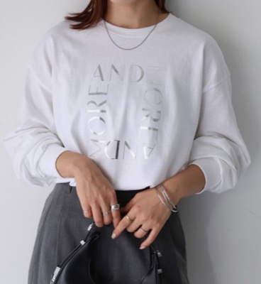 Riberry（リベリー）ホワイトのスクエアロゴTシャツ