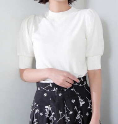 NATURAL BEAUTY BASIC（ナチュラルビューティーベーシック）ホワイトのシアースリーブニット