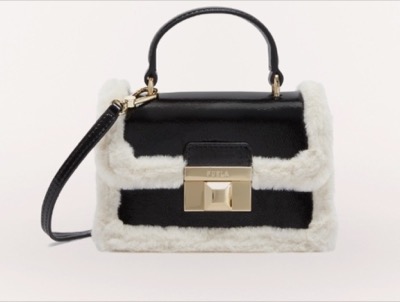 FURLA（フルラ）ブラックのバッグ