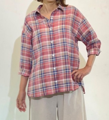 cocora（ココラ）ピンクのチェック柄シャツ