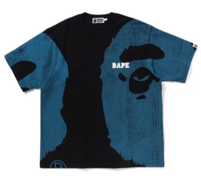 A BATHING APE（アベイシングエイプ）ブラックxブルーのプリントTシャツ