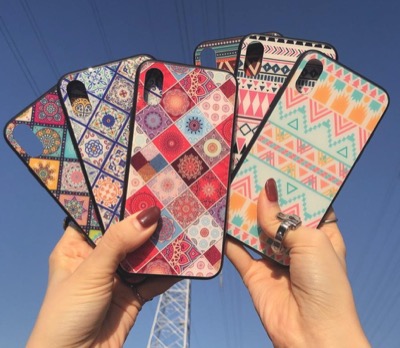カラフルなモロッコタイル柄スマホケース