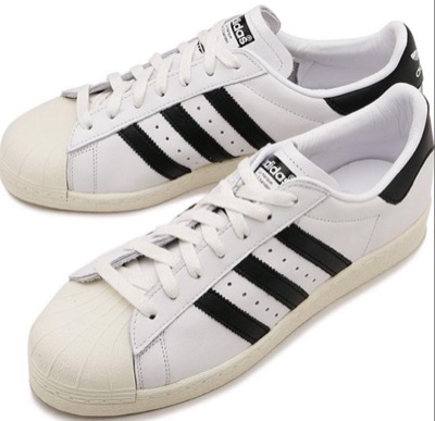 adidas（アディダス）ホワイトxブラックのスニーカー