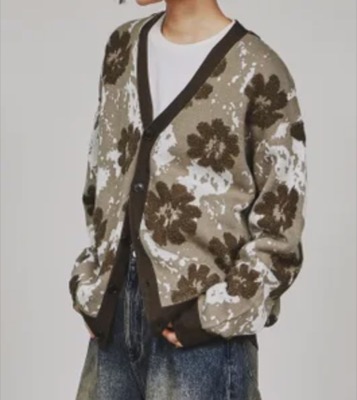 tk.TAKEO KIKUCHI（ティーケー タケオ キクチ）ブラウンの花柄カーディガン