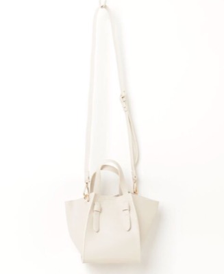 
BEAMS HEARTホワイトのハンドバッグ