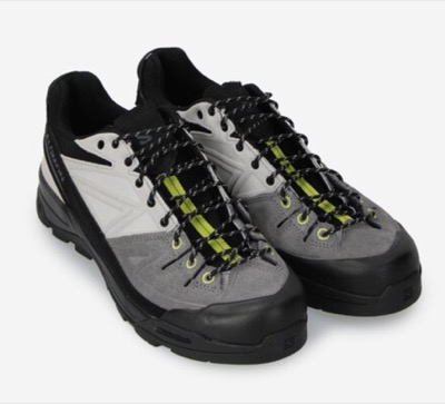 SALOMON（サロモン）グレー系のスニーカー