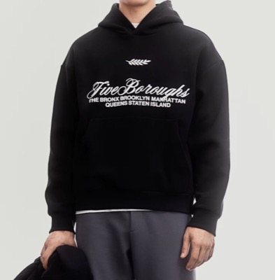 H&M（エイチアンドエム）ブラックのロゴパーカー