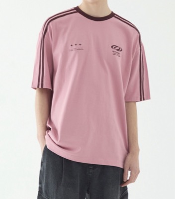 Urbandtype.（アーバンディタイプ）ピンクのTシャツ