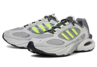 adidas（アディダス）グレーのスニーカー