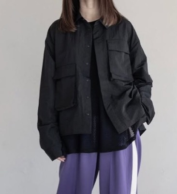 Utusiyo（ウツシヨ）ブラックのナイロンシャツ