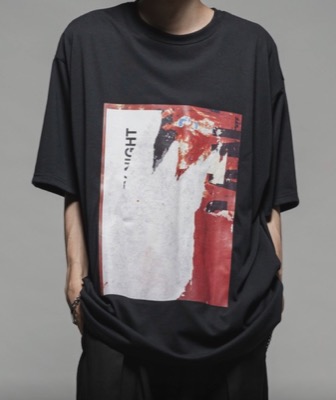 Casper John（キャスパージョン）ブラックのプリントTシャツ