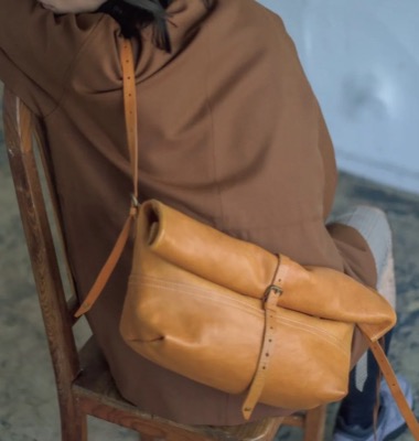 MASTER＆Co.キャメルブラウンのショルダーバッグ