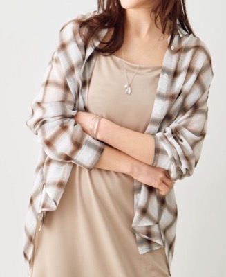 Stola.（ストラ）ベージュのシアーチェック柄シャツ
