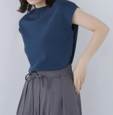 NATURAL BEAUTY BASIC（ナチュラルビューティーベーシック）ネイビーのモックネックニット