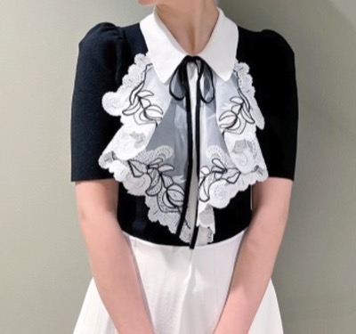 SNIDEL（スナイデル）ブラックのラッフル刺繍ニット
