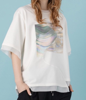 AULA AILA（アウラアイラ）ホワイトのプリントTシャツ