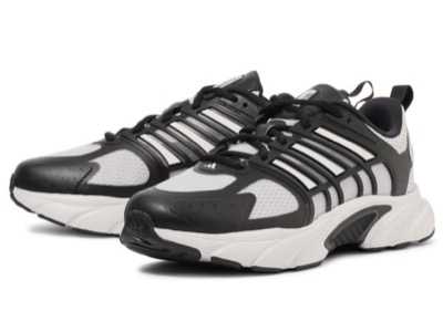 adidas（アディダス）ブラックxホワイトのスニーカー