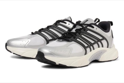 adidas（アディダス）シルバーのスニーカー