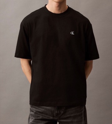 Calvin Klein（カルバンクライン）ブラックの半袖Tシャツ