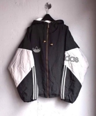 adidas（アディダス）ブラックのナイロンジャケット