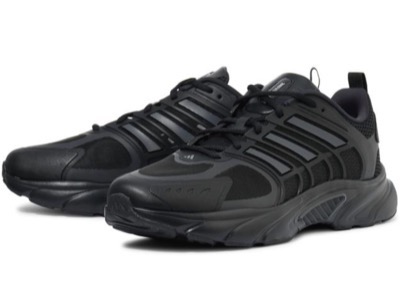 adidas（アディダス）ブラックのスニーカー