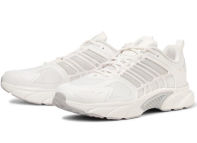 adidas（アディダス）ホワイトのスニーカー