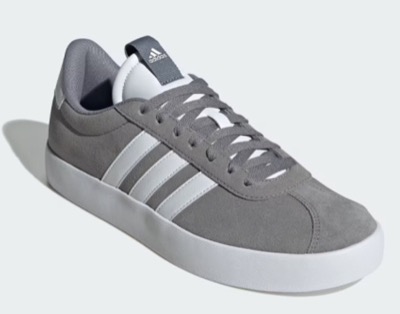adidas（アディダス）ライトグレーのスニーカー