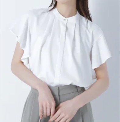 NATURAL BEAUTY BASIC（ナチュラルビューティーベーシック）ホワイトのフリルスリーブブラウス
