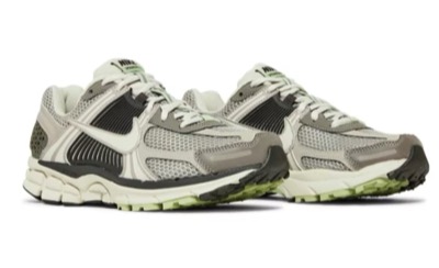 NIKE（ナイキ）グレーのスニーカー