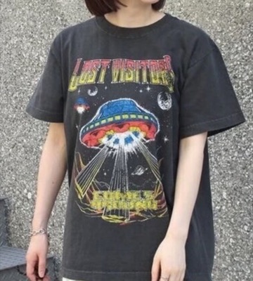 ラビアンジェブラックのプリントTシャツ