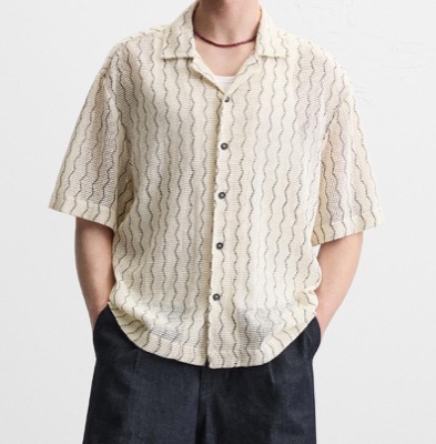 ZARA（ザラ）アイボリーのウェーブストライプ半袖シャツ