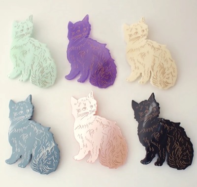 SAKURAYAMA（サクラヤマ）パープルの猫のブローチ