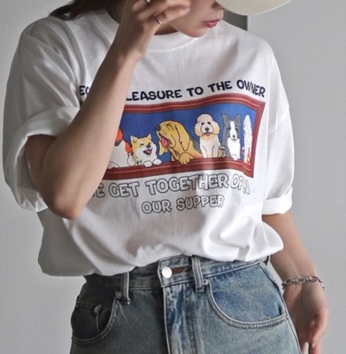 COURO（コウロ）ホワイトのプリントTシャツ