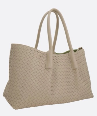 Bottega Veneta（ボッテガ・ヴェネタ）ベージュのトートバッグ