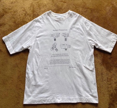ホワイトのプリントTシャツ