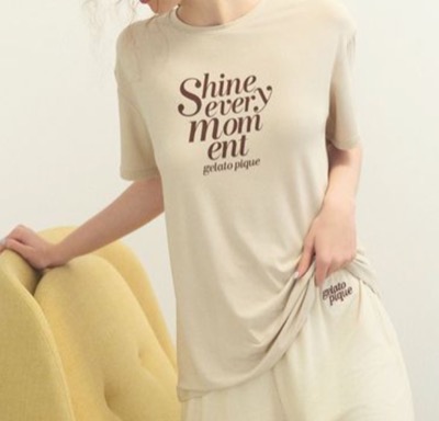 gelato pique（ジェラートピケ）ベージュのロゴTシャツ