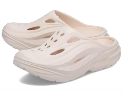HOKA ONE ONE（ホカオネオネ）オフホワイトのサンダル