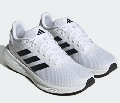 adidas（アディダス）ホワイトのランニングシューズ