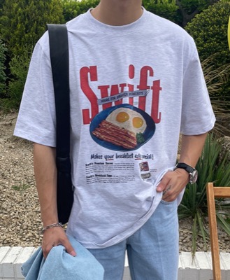 ASCLO（エジュクロ）グレーのプリントTシャツ