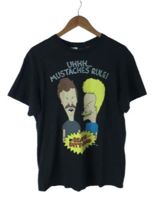 ブラックのプリントTシャツ
