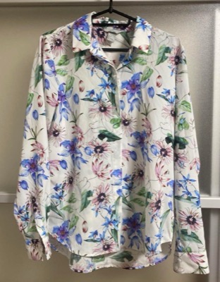 H&M（エイチアンドエム）ホワイトの花柄シャツ