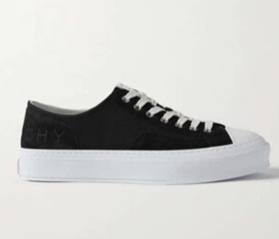 GIVENCHY（ジバンシィ）ブラックxホワイトのスニーカー