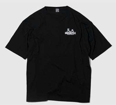 ブラックのTシャツ