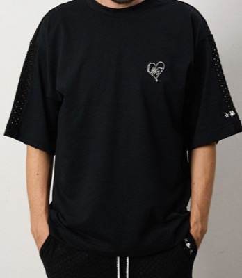 STUD MUFFIN（スタッドマフィン）ブラックのTシャツ