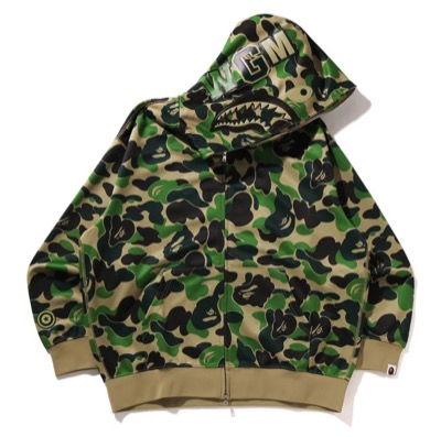 A BATHING APE（アベイシングエイプ）グリーンの総柄パーカー