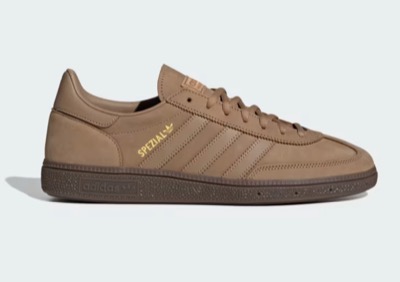 adidas（アディダス）ブラウンのスニーカー