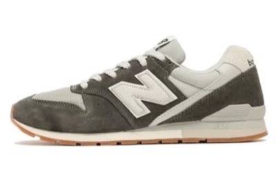 New Balance（ニューバランス）カーキのスニーカー