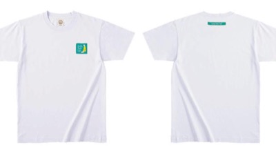 ホワイトのプリントTシャツ